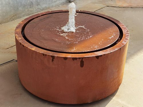 Dia 600mm ديكور حديقة الحلي المعدنية كورتين الصلب طاولة المياه