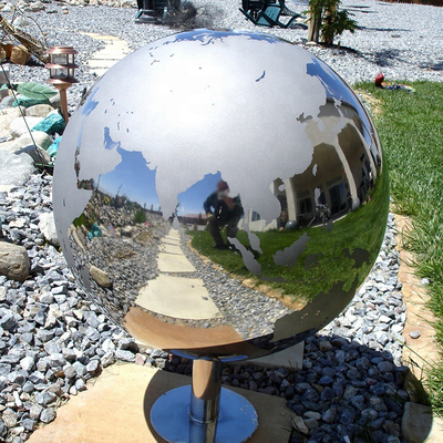 Gnee Garden النحت المعدني المصقول Sphere Schere World Globe Sculpture مصنوع يدويًا